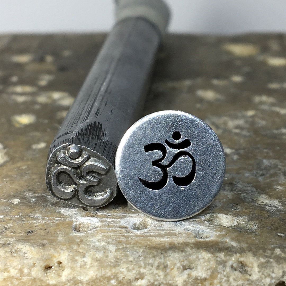 Hindu Ohm (7.8mm)