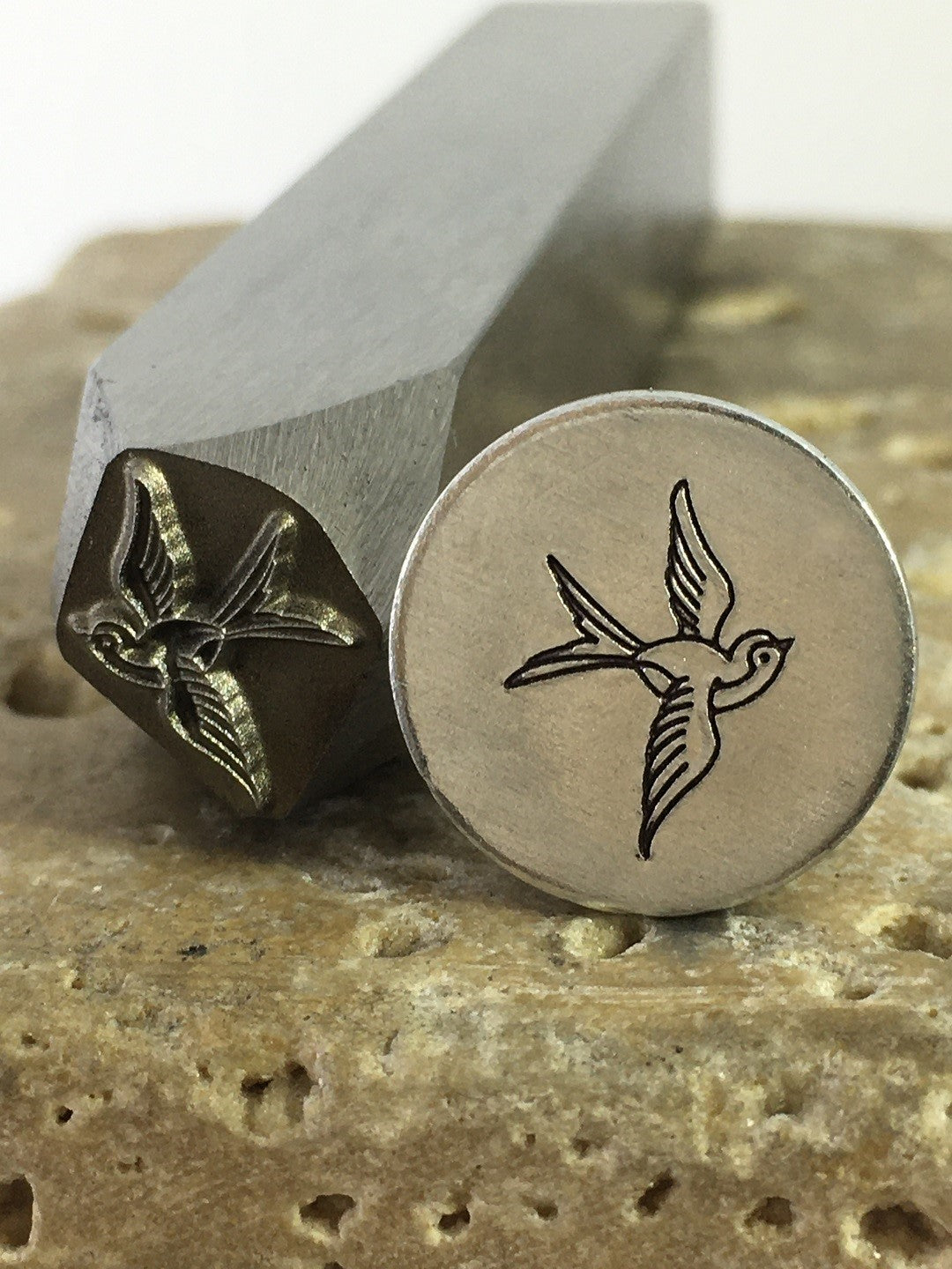 Swallow (right facing)