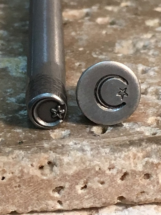 Crescent Moon with Star (4.5mm)