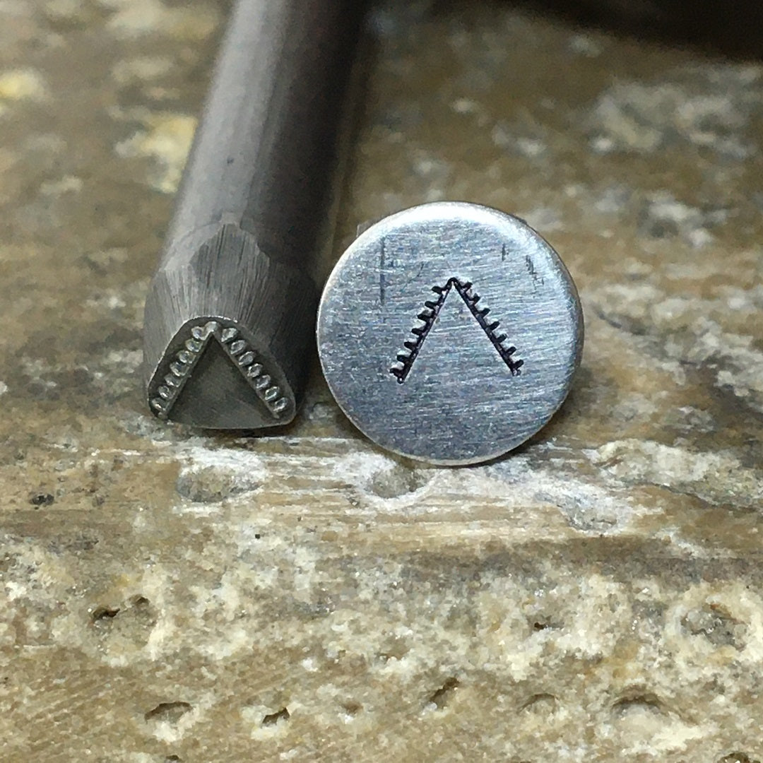 Dashed Arrow (4.5mm)