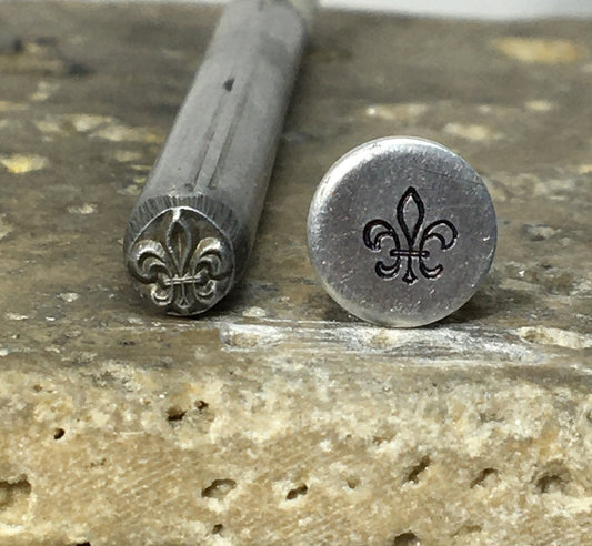 Fleur De Lis (4.5mm)