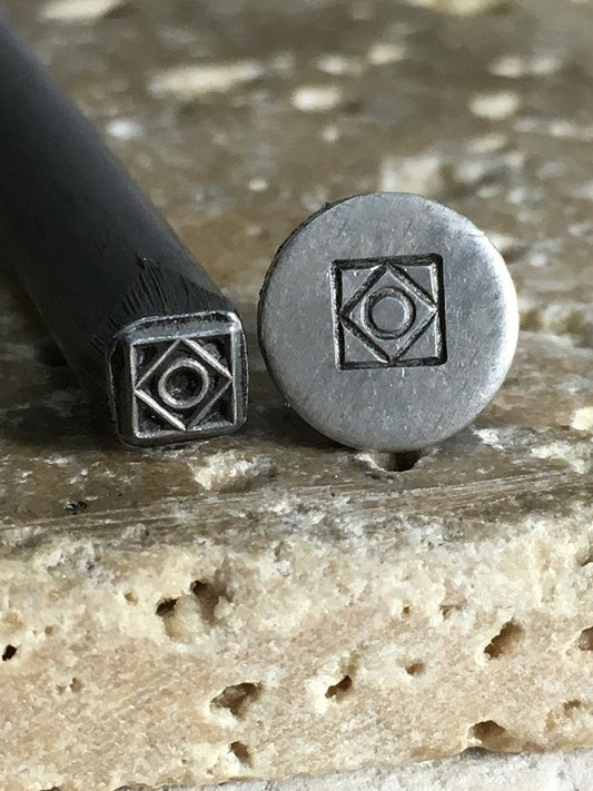 Circle in Squares (4.5mm)