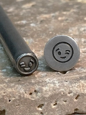 Winky Face (4.5mm)