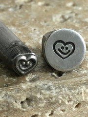Smiley Heart (4.5mm)