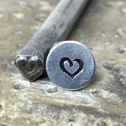 Bold Whimsical Heart (4.5mm)